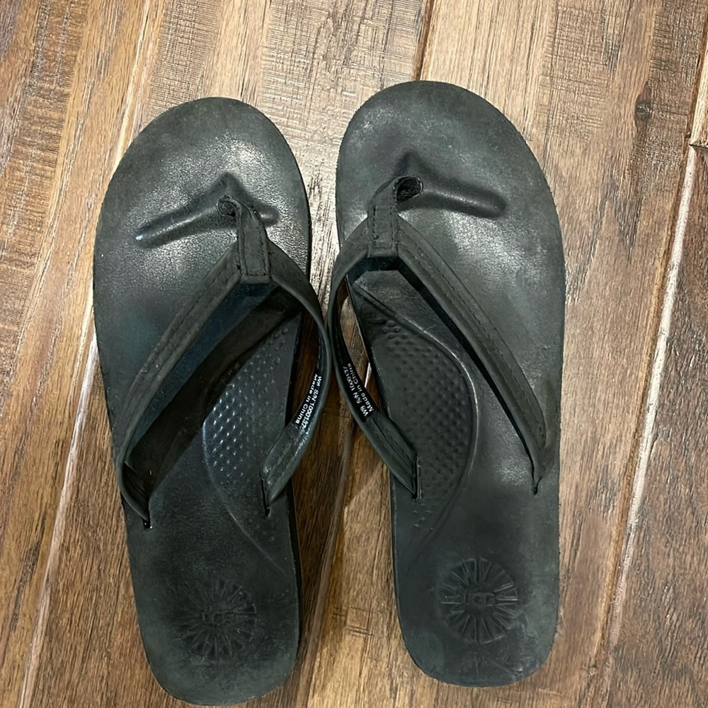Ugg flip flops